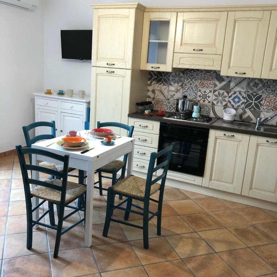 Casa Della Nonna Apartment San Giovanni Suèrgiu Екстериор снимка
